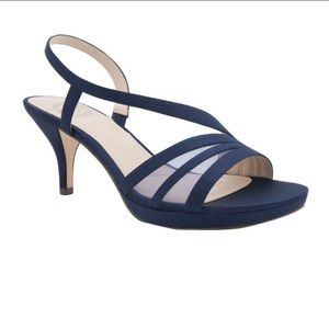 Women nave blue pumps sandals